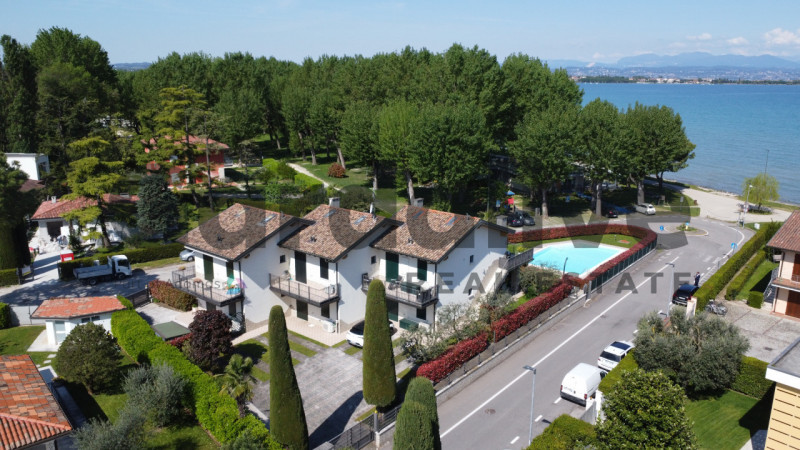 Immagine 5 di Appartamento in vendita  in Viale Mozart a Sirmione