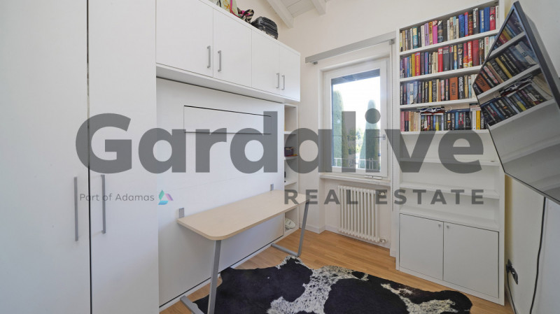 Immagine 27 di Appartamento in vendita  in Viale Mozart a Sirmione