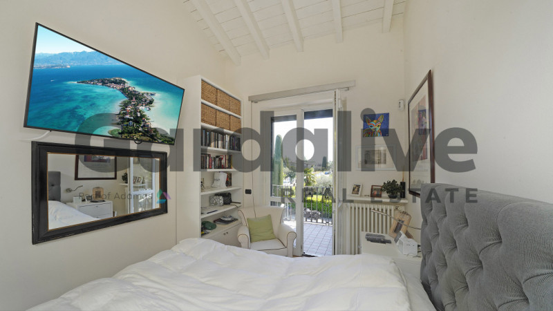Immagine 30 di Appartamento in vendita  in Viale Mozart a Sirmione
