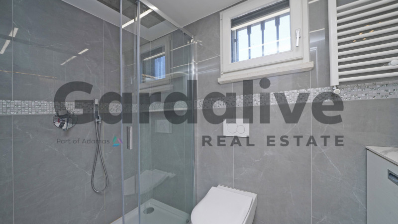 Immagine 32 di Appartamento in vendita  in Viale Mozart a Sirmione