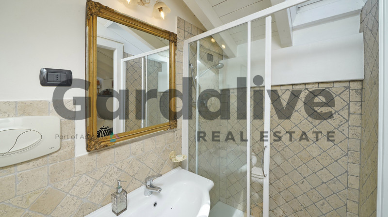 Immagine 35 di Appartamento in vendita  in Viale Mozart a Sirmione