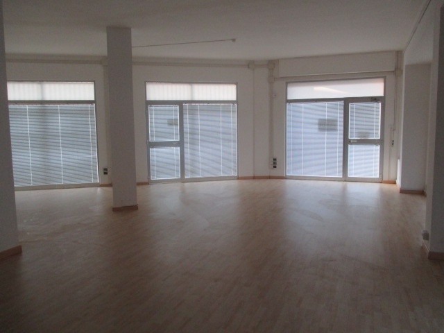 Immagine 6 di Negozio in vendita  a Senigallia