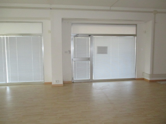Immagine 9 di Negozio in vendita  a Senigallia
