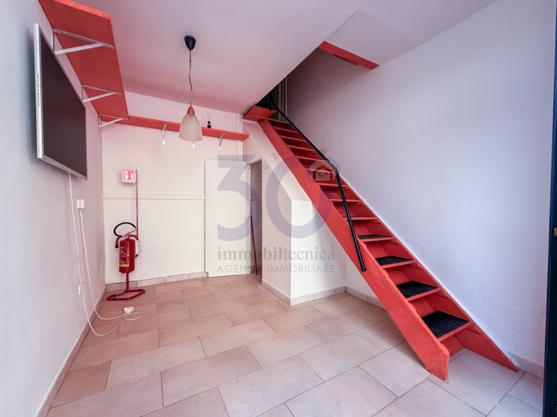 Immagine 2 di Ufficio in vendita  in Piazza San Donato pressi a Arezzo