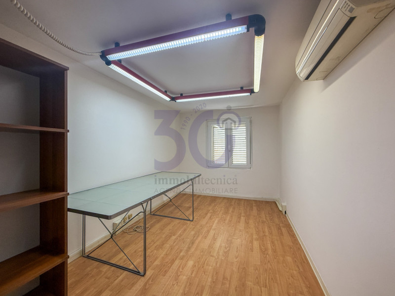 Immagine 7 di Ufficio in vendita  in Piazza San Donato pressi a Arezzo