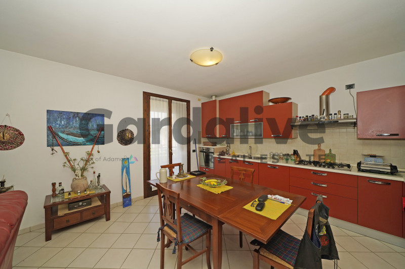 Immagine 2 di Appartamento in vendita  in Via Boschette 6 a San Felice Del Benaco