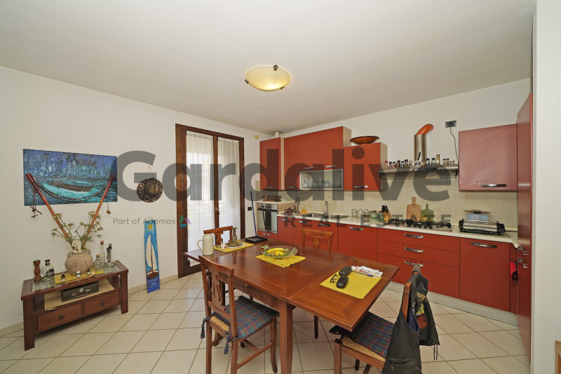 Immagine 5 di Appartamento in vendita  in Via Boschette 6 a San Felice Del Benaco