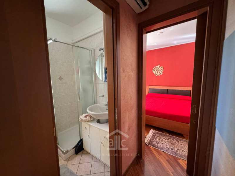 Immagine 8 di Appartamento in vendita  in Via Dante De Blasi 66 a Lecce