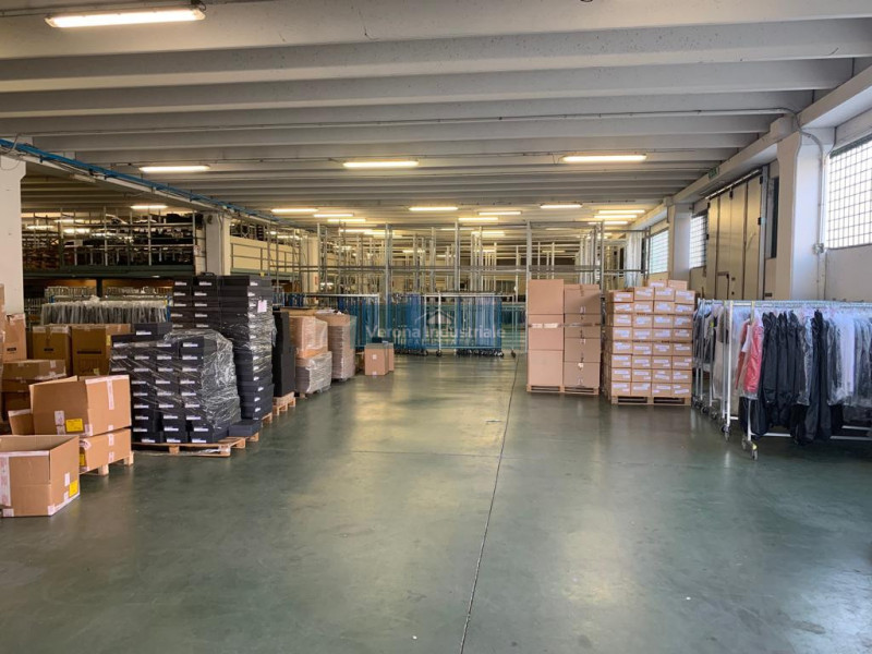 Immagine 2 di Capannone industriale in affitto  in SOMMACAMPAGNA a Sommacampagna