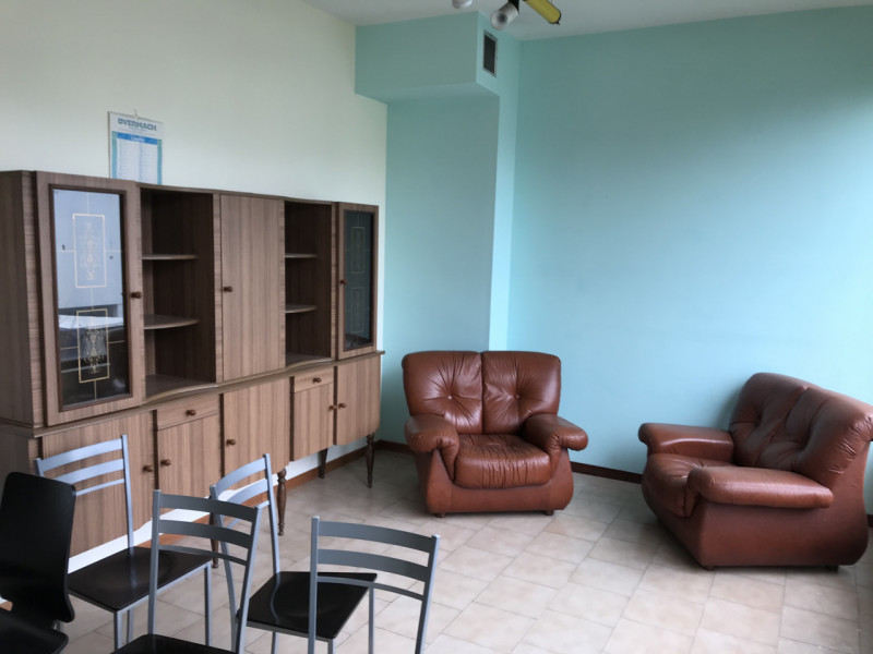 Immagine 5 di Negozio in affitto  a Suzzara