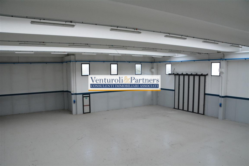 Immagine 4 di Capannone industriale in vendita  in via ugo foscolo a Ghedi