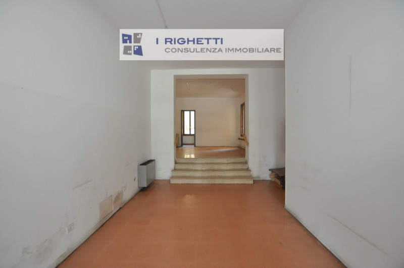 Immagine 4 di Negozio in affitto  in Via Mameli a Verona