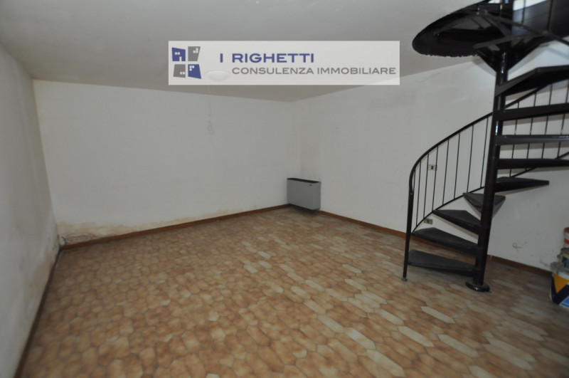 Immagine 6 di Negozio in affitto  in Via Mameli a Verona