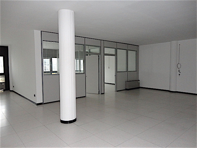 Immagine 3 di Ufficio in vendita  in Via Savelli a Padova