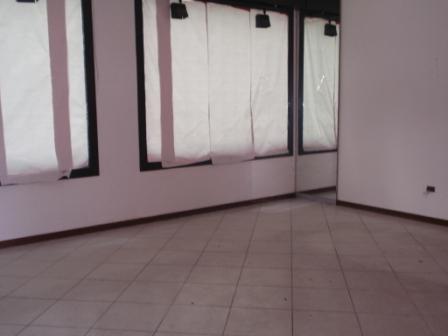 Immagine 2 di Negozio in vendita  a Padova