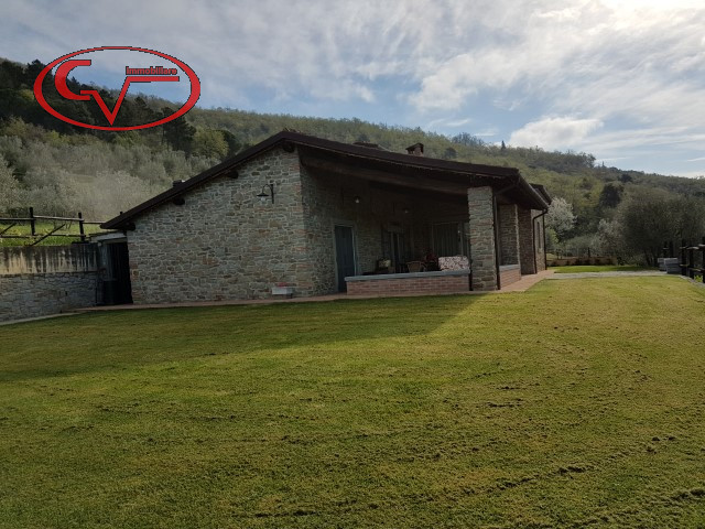Immagine 5 di Villa in vendita  in via setteponti a Loro Ciuffenna