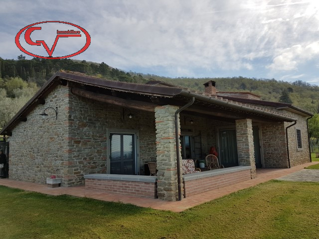 Immagine 8 di Villa in vendita  in via setteponti a Loro Ciuffenna