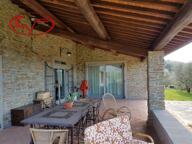 Immagine 9 di Villa in vendita  in via setteponti a Loro Ciuffenna