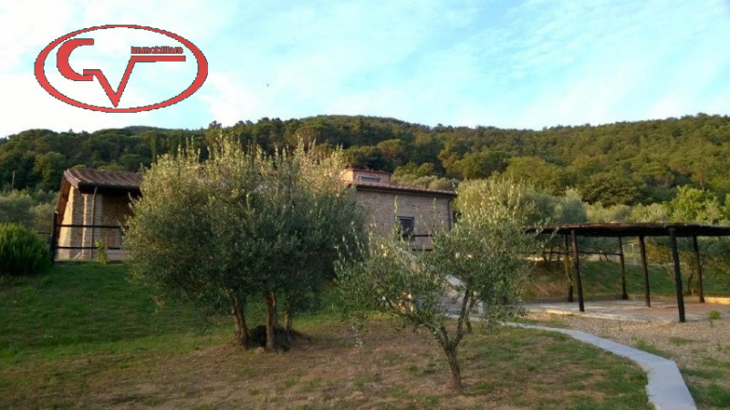 Immagine 18 di Villa in vendita  in via setteponti a Loro Ciuffenna