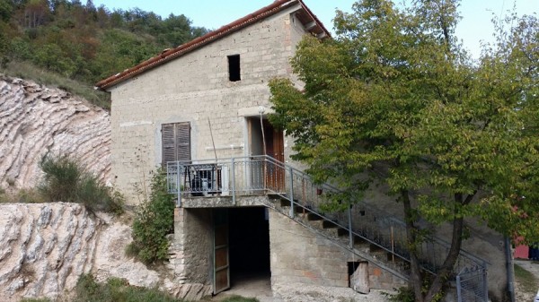 Immagine 7 di Rustico / casale in vendita  a Acqualagna