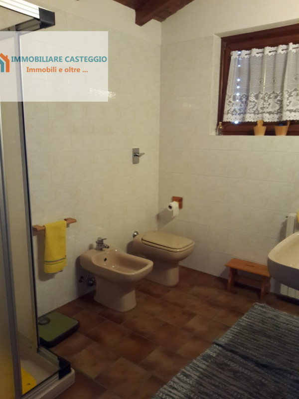 Immagine 18 di Villa in vendita  in Ruino Passo Carmine a Colli Verdi