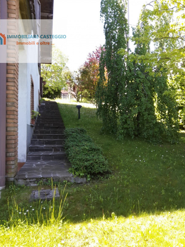 Immagine 28 di Villa in vendita  in Ruino Passo Carmine a Colli Verdi