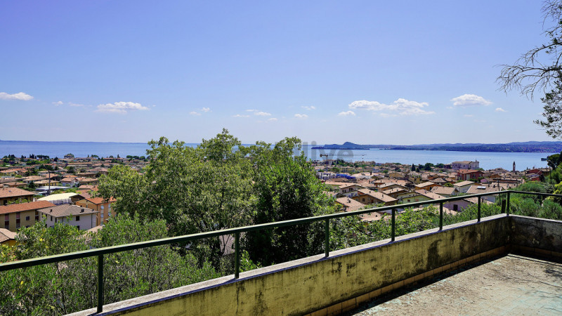 Immagine 2 di Villa in vendita  in Via Sant'Ambrogio 6 a Toscolano-Maderno