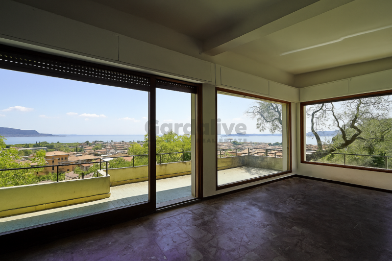 Immagine 5 di Villa in vendita  in Via Sant'Ambrogio 6 a Toscolano-Maderno