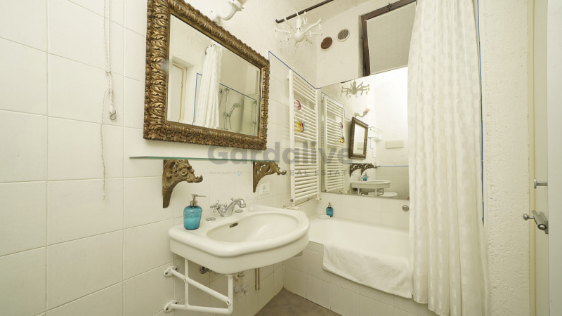 Immagine 19 di Appartamento in vendita  in Via Porto 4 a Gargnano