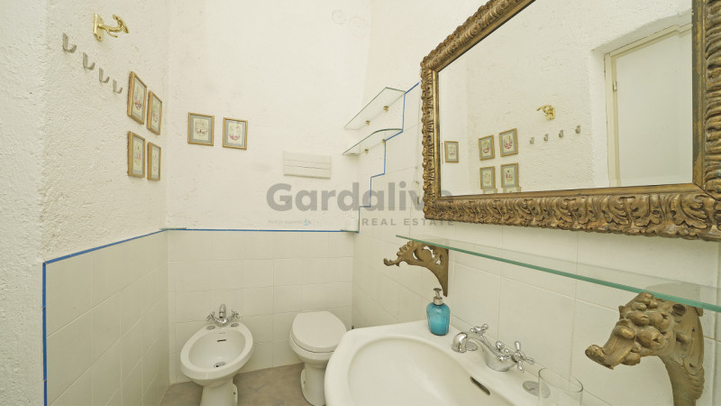 Immagine 20 di Appartamento in vendita  in Via Porto 4 a Gargnano