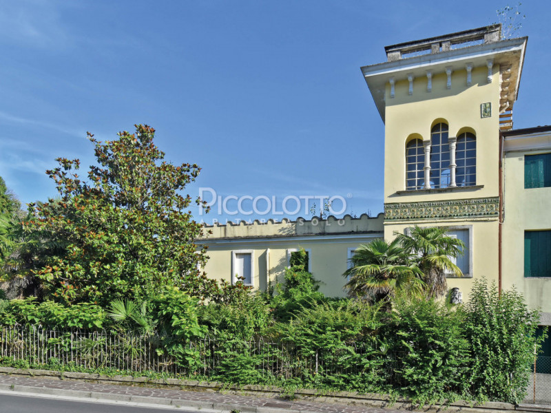 Immagine 3 di Villa in vendita  in via Roma a Fonte