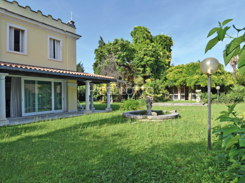 Immagine 10 di Villa in vendita  in via Roma a Fonte