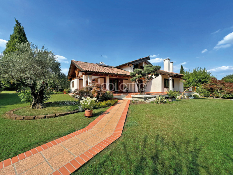 Immagine 2 di Villa in vendita  in via Foresto di Pagnano a Asolo