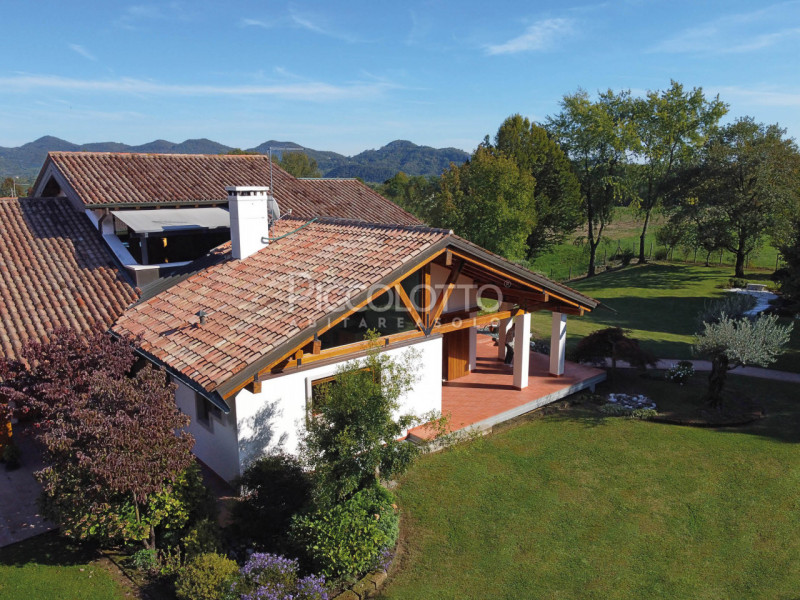 Immagine 8 di Villa in vendita  in via Foresto di Pagnano a Asolo