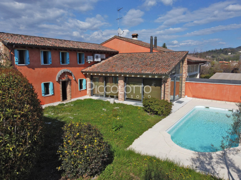 Immagine 2 di Villa in vendita  in via Bosco a Asolo