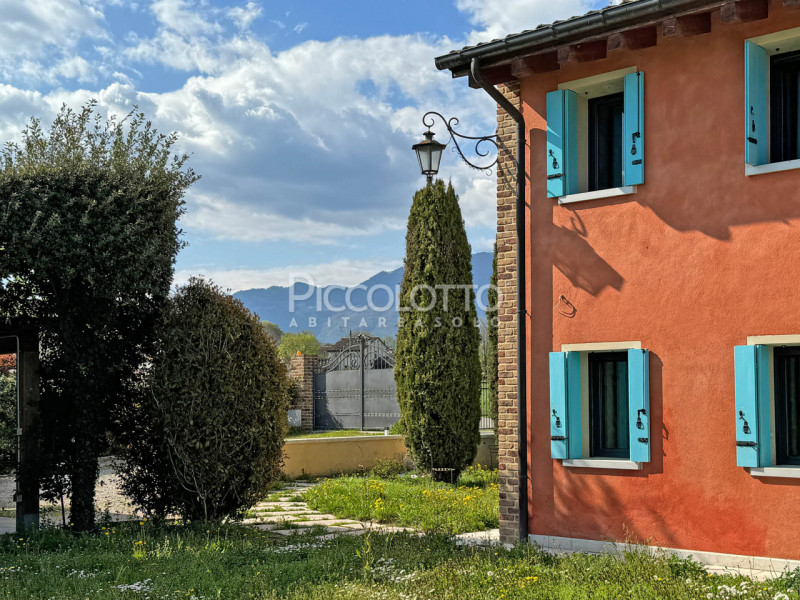 Immagine 5 di Villa in vendita  in via Bosco a Asolo