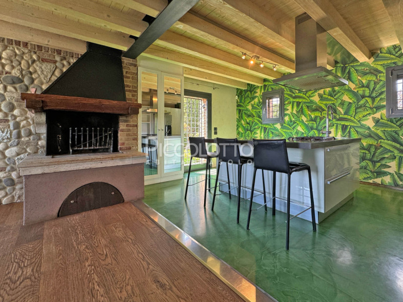 Immagine 12 di Villa in vendita  in via Bosco a Asolo