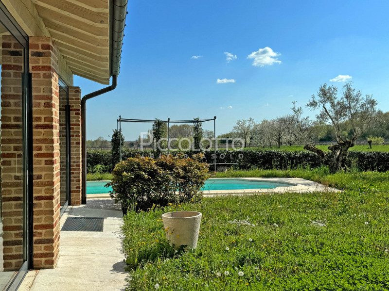 Immagine 17 di Villa in vendita  in via Bosco a Asolo