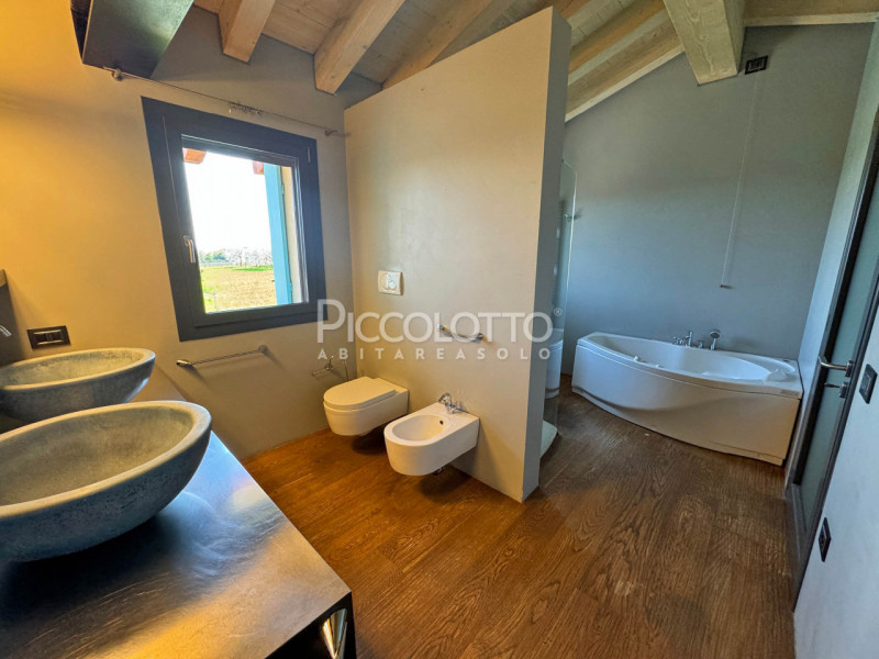 Immagine 27 di Villa in vendita  in via Bosco a Asolo