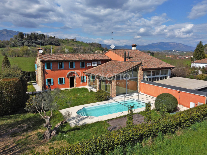 Immagine 35 di Villa in vendita  in via Bosco a Asolo