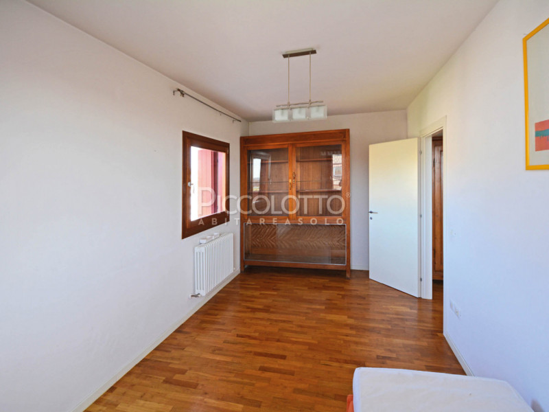 Immagine 7 di Appartamento in vendita  in via Leonardo da Vinci a Asolo