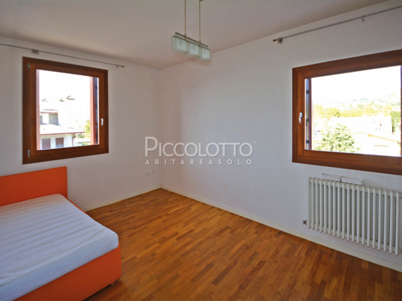 Immagine 8 di Appartamento in vendita  in via Leonardo da Vinci a Asolo