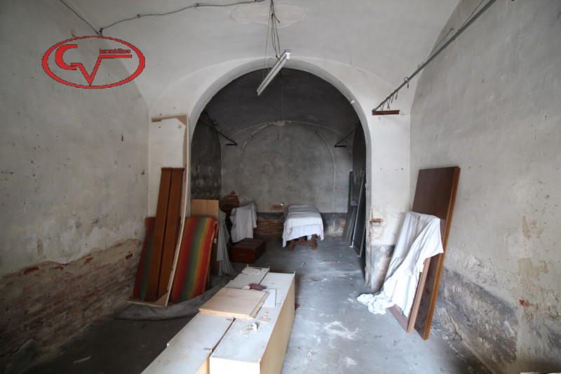 Immagine 3 di Magazzino in vendita  in via puccini a Montevarchi
