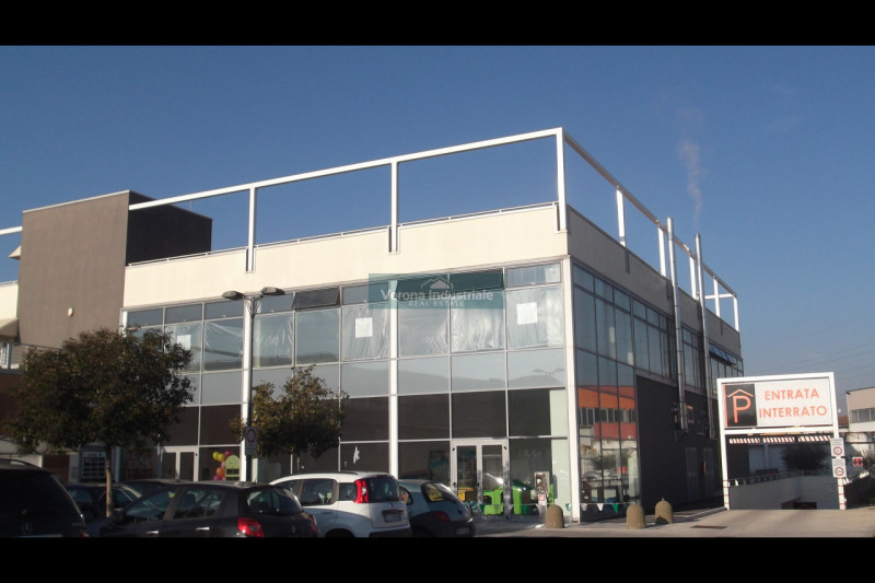 Immagine 2 di Ufficio in affitto  in Viale Postumia, 37 a Villafranca Di Verona