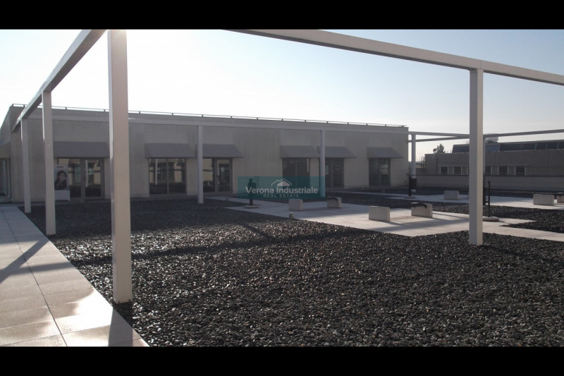 Immagine 5 di Ufficio in affitto  in Viale Postumia, 37 a Villafranca Di Verona