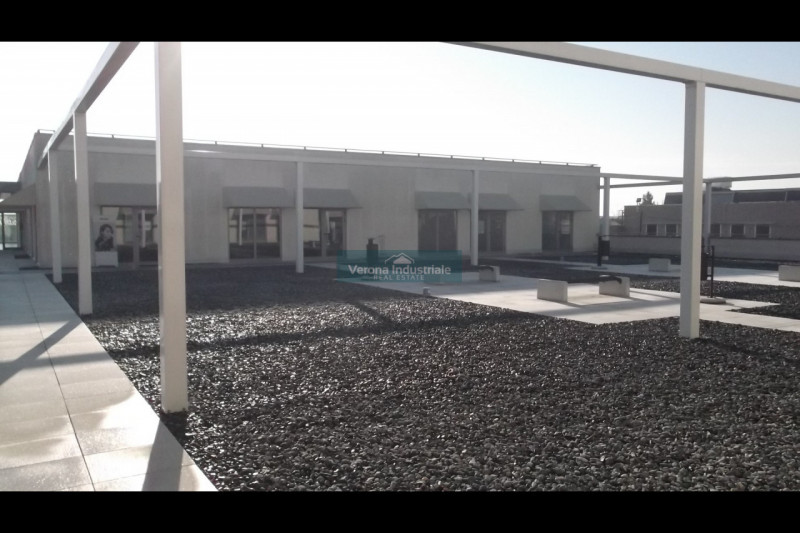 Immagine 7 di Ufficio in affitto  in Viale Postumia, 37 a Villafranca Di Verona