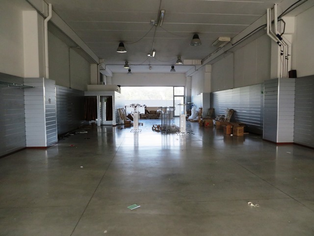 Immagine 4 di Negozio in vendita  in via Einaudi a Fano