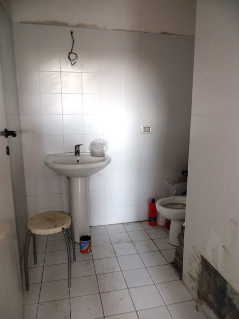 Immagine 5 di Negozio in vendita  in via Einaudi a Fano