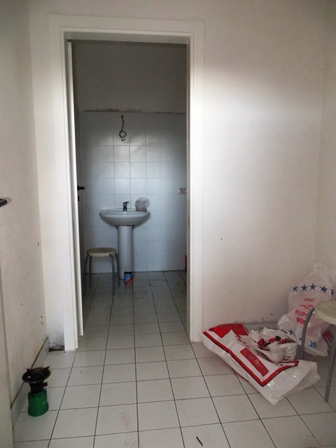 Immagine 6 di Negozio in vendita  in via Einaudi a Fano