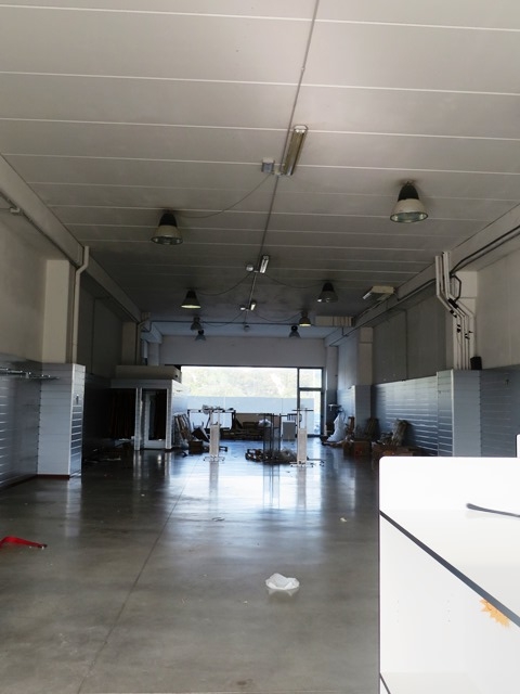 Immagine 10 di Negozio in vendita  in via Einaudi a Fano